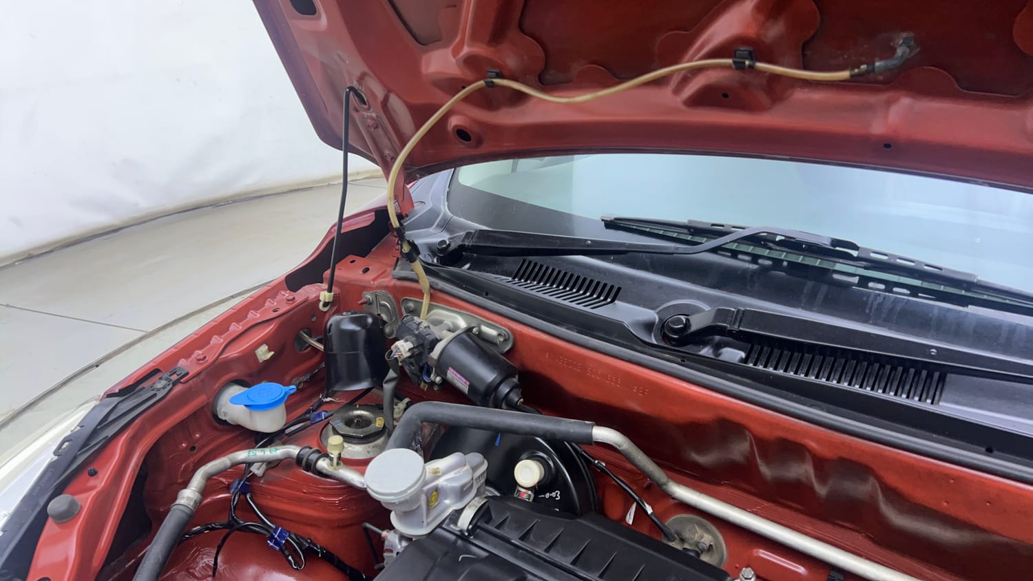 Used 2015 Maruti Suzuki Alto K10 VXi Petrol Manual engine ENGINE RIGHT SIDE HINGE & APRON VIEW