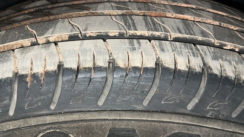 Used 2021 Renault Kiger RXZ 1.0 Turbo MT Petrol Manual tyres LEFT FRONT TYRE TREAD VIEW