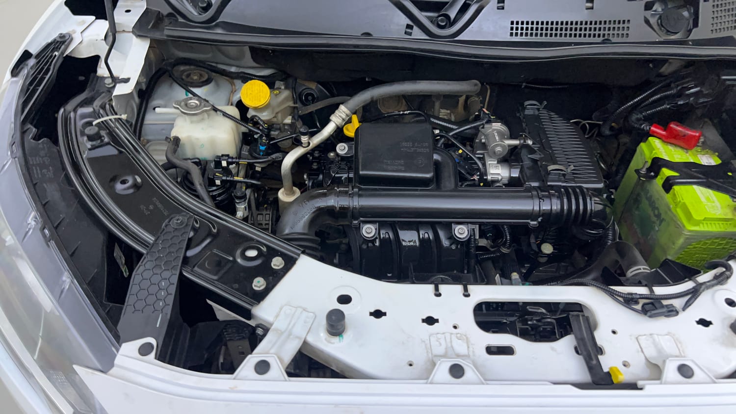 Used 2023 Nissan Magnite XV Petrol Manual engine ENGINE RIGHT SIDE VIEW