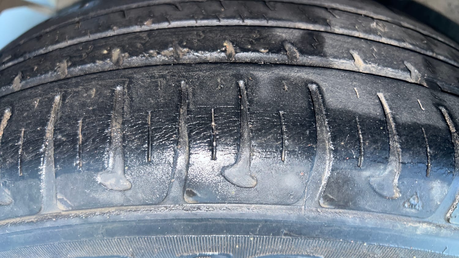 Used 2015 Hyundai Grand i10 Asta AT 1.2 Kappa VTVT Petrol Automatic tyres RIGHT REAR TYRE TREAD VIEW