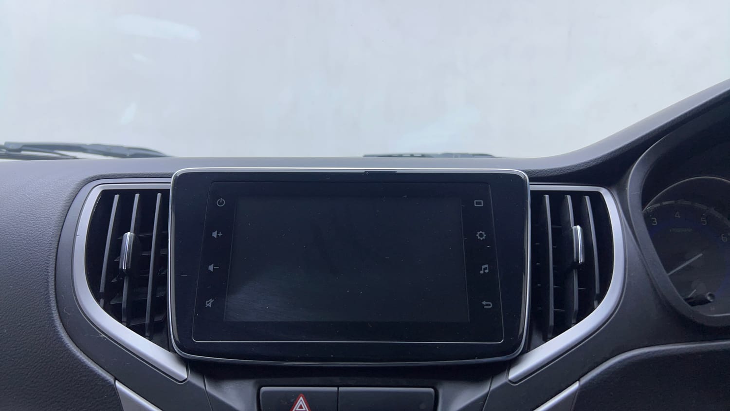 Used 2021 Maruti Suzuki Baleno Zeta Petrol Manual top_features Integrated (in-dash) music system