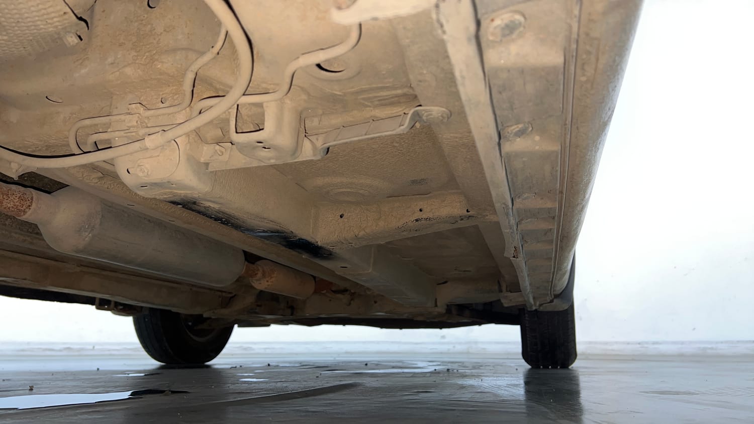 Used 2017 Maruti Suzuki Swift LXi (O) Petrol Manual extra REAR RIGHT UNDERBODY VIEW