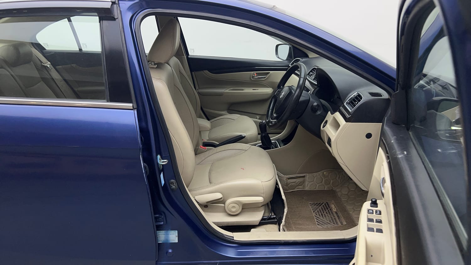 Used 2018 Maruti Suzuki Ciaz Alpha 1.4 MT Petrol Manual interior RIGHT SIDE FRONT DOOR CABIN VIEW