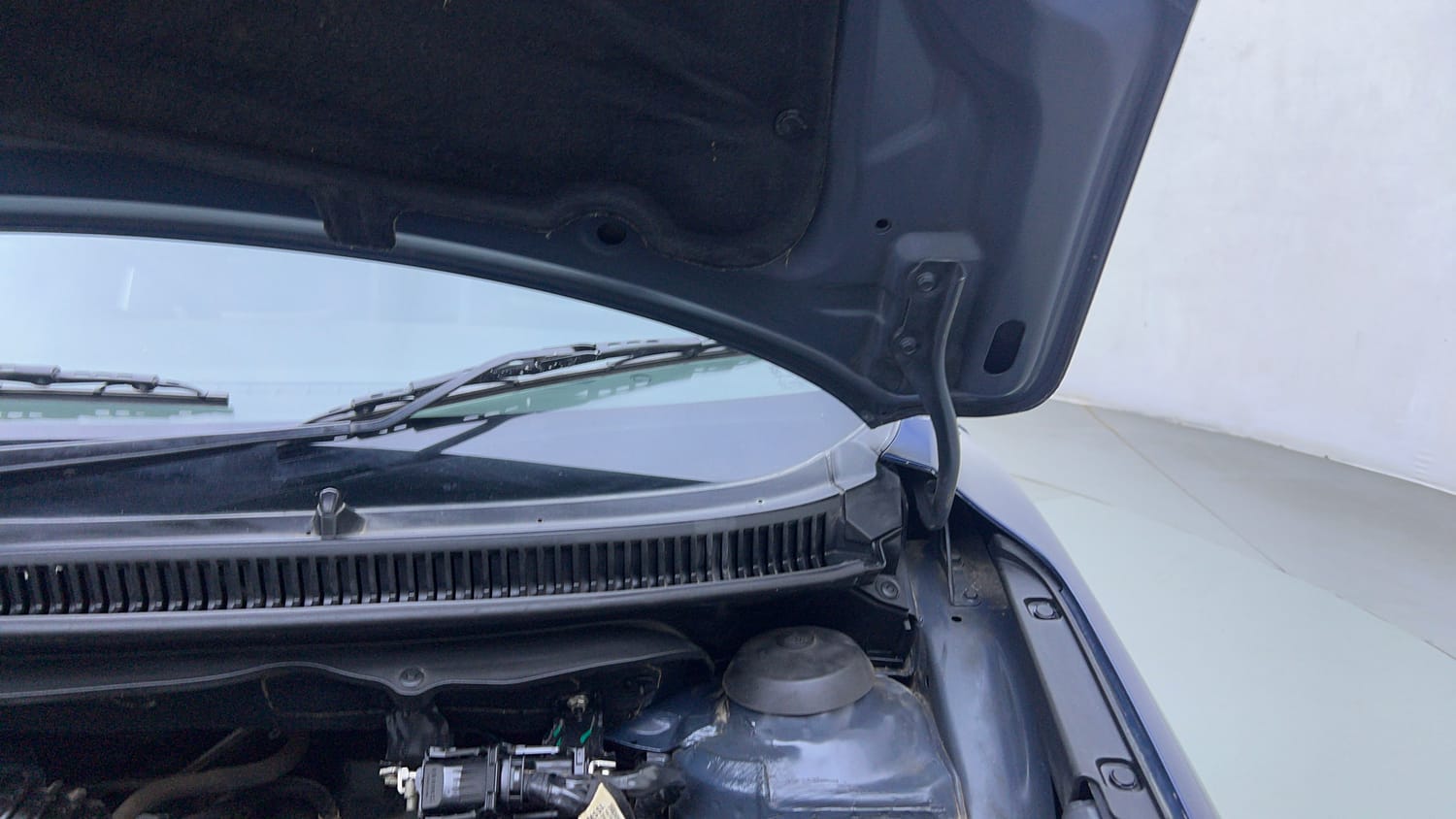 Used 2021 Maruti Suzuki Baleno Zeta Petrol Manual engine ENGINE LEFT SIDE HINGE & APRON VIEW