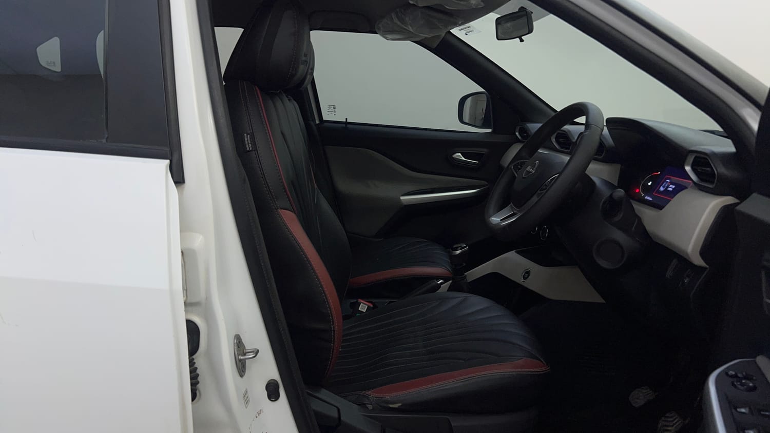 Used 2023 Nissan Magnite XV Petrol Manual interior RIGHT SIDE FRONT DOOR CABIN VIEW