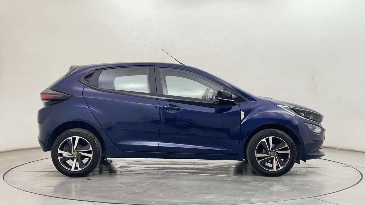 Used 2023 Tata Altroz XZ Plus Petrol Petrol Manual exterior RIGHT SIDE VIEW