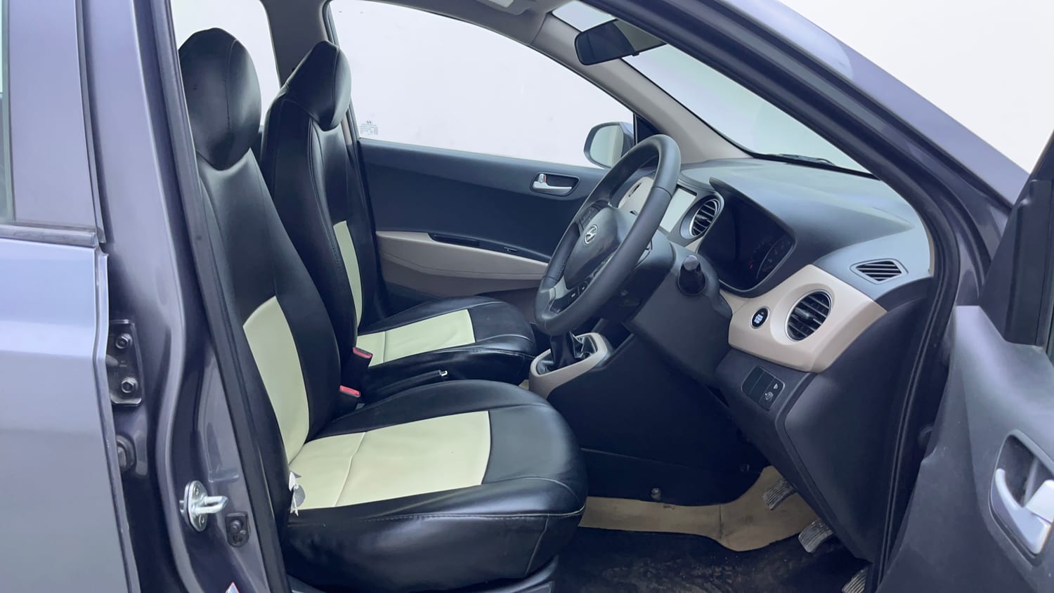 Used 2017 Hyundai Grand i10 Asta 1.2 Kappa VTVT Petrol Manual interior RIGHT SIDE FRONT DOOR CABIN VIEW