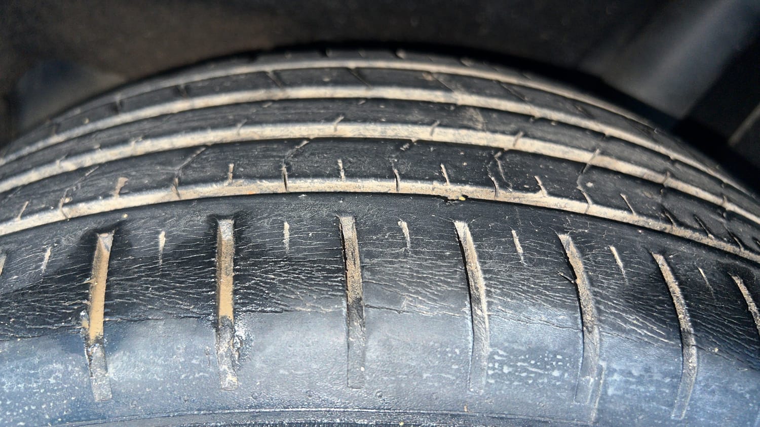 Used 2021 Maruti Suzuki Baleno Zeta Petrol Manual tyres LEFT REAR TYRE TREAD VIEW