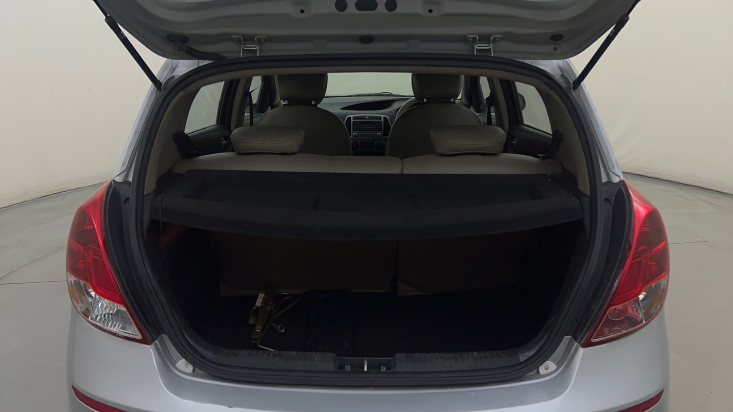Used 2014 Hyundai i20 Sportz 1.2 Petrol Manual interior DICKY INSIDE VIEW
