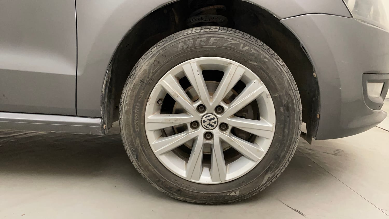 Used 2014 Volkswagen Polo Highline1.2L (P) Petrol Manual tyres RIGHT FRONT TYRE RIM VIEW
