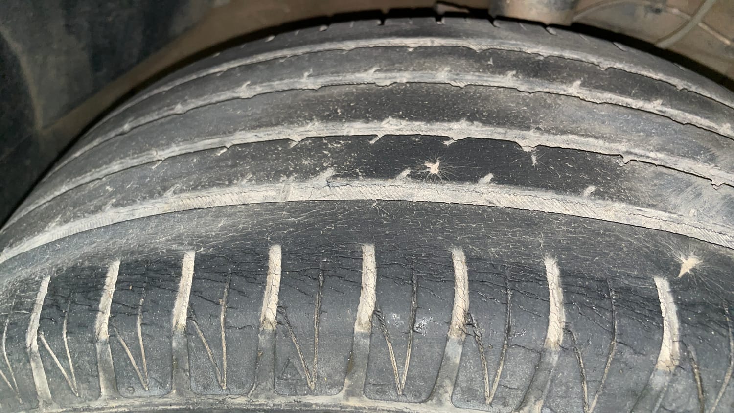 Used 2021 Maruti Suzuki Vitara Brezza ZXi AT SHVS Petrol Automatic tyres RIGHT FRONT TYRE TREAD VIEW