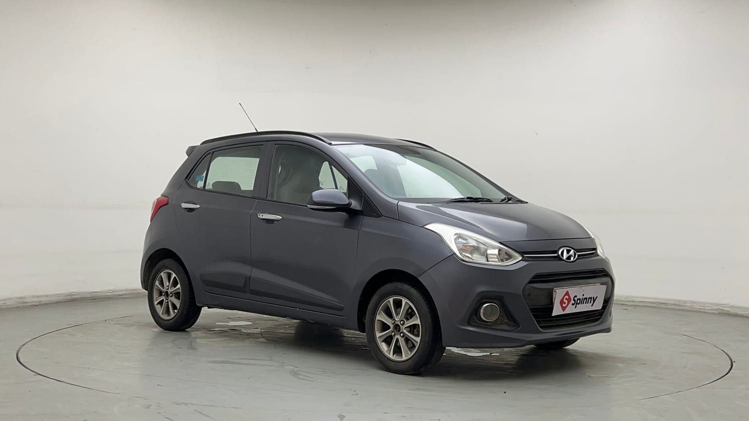 Used 2016 Hyundai Grand i10 Asta AT 1.2 Kappa VTVT (O) Petrol Automatic exterior RIGHT FRONT CORNER VIEW