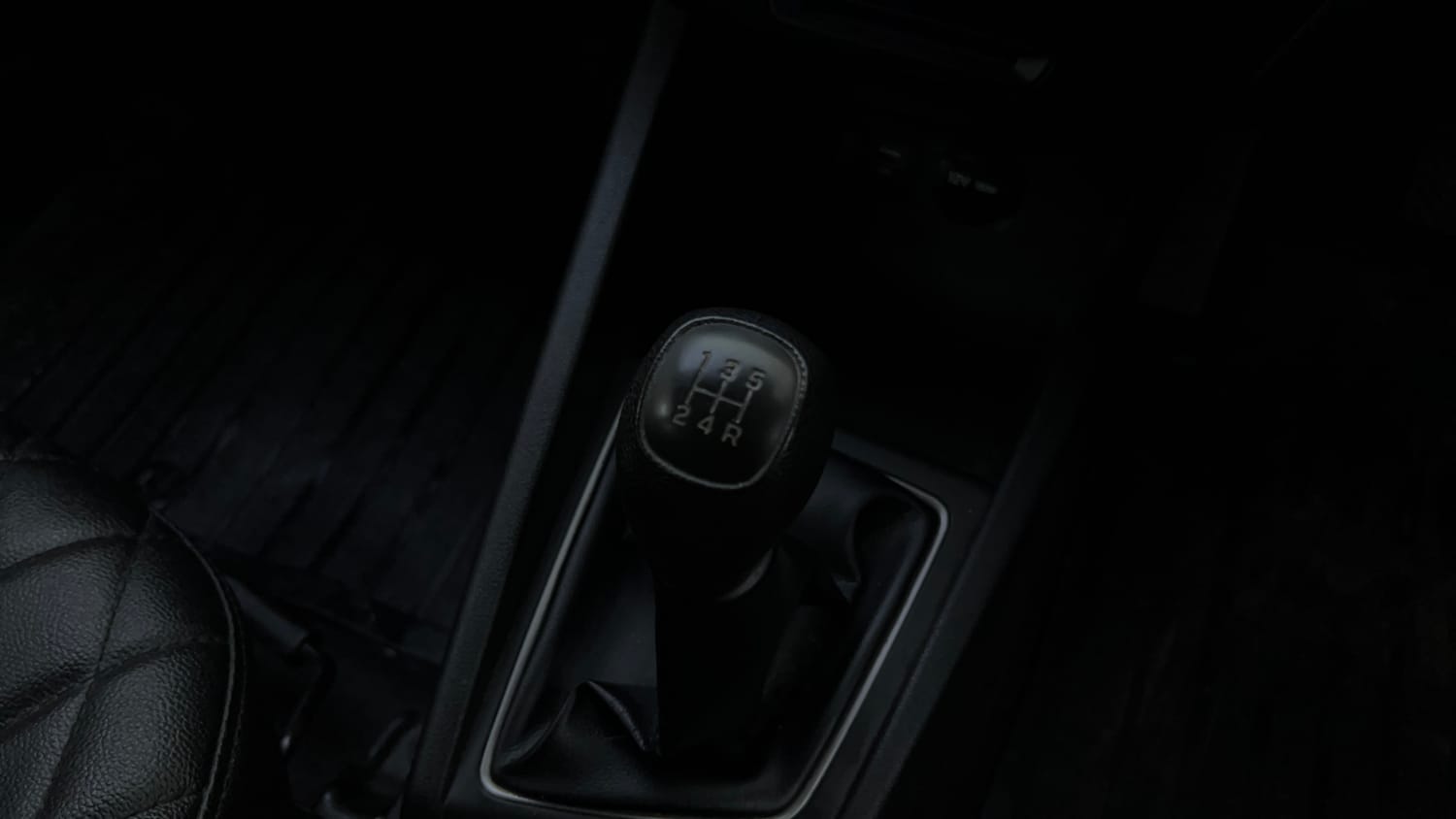 Used 2017 Hyundai Elite i20 Magna Executive 1.2 Petrol Manual interior GEAR  KNOB VIEW