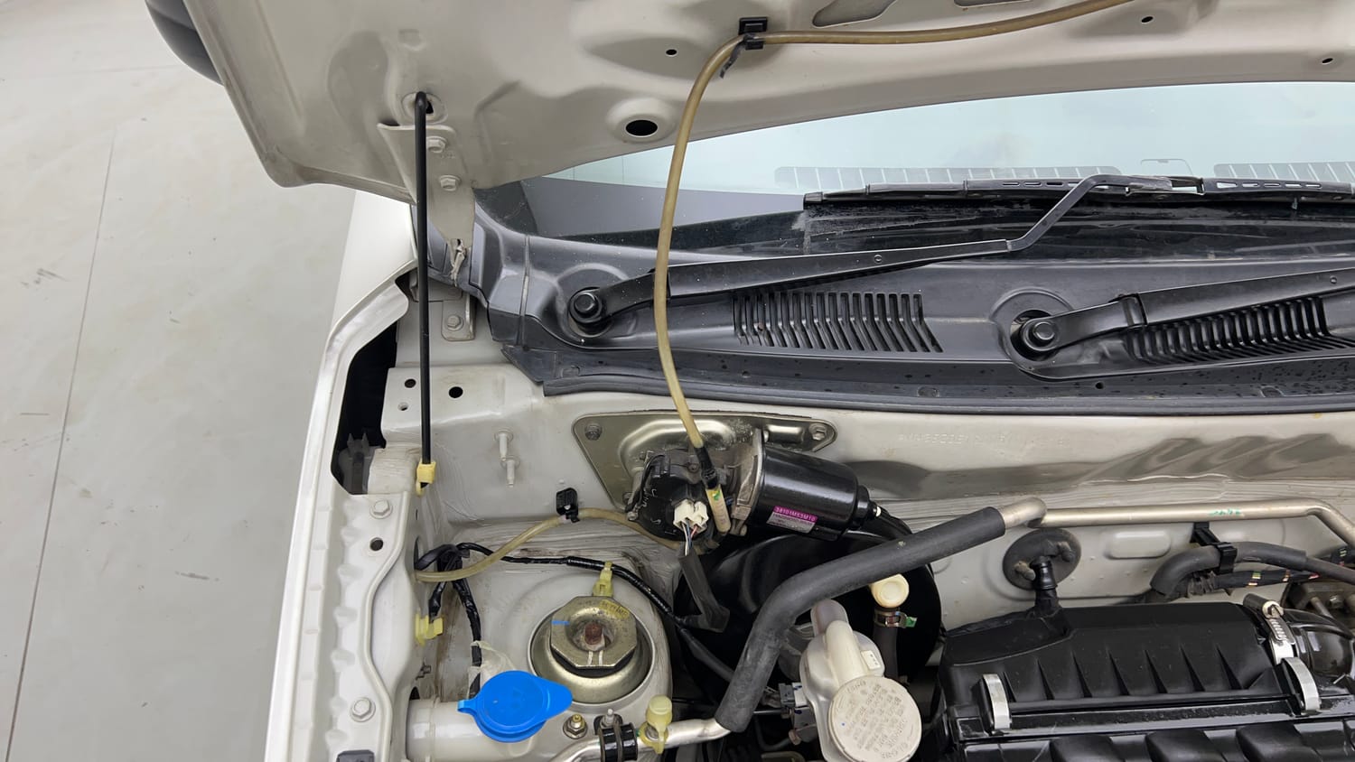 Used 2019 maruti-suzuki Alto K10 VXi (O) AMT Petrol Automatic engine ENGINE RIGHT SIDE HINGE & APRON VIEW