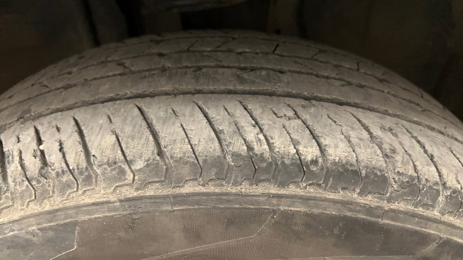 Used 2023 Nissan Magnite XV Petrol Manual tyres RIGHT FRONT TYRE TREAD VIEW