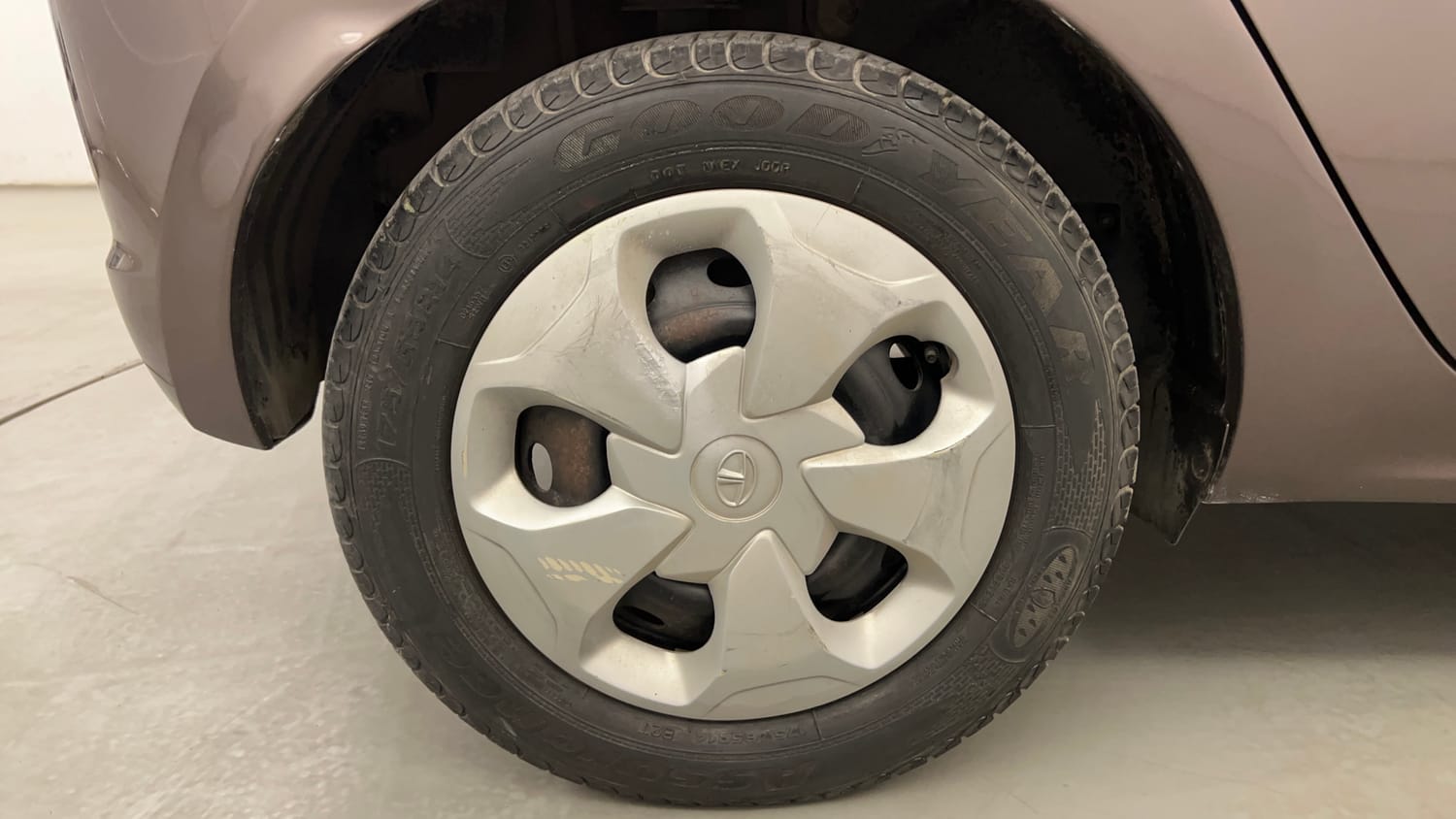 Used 2016 Tata Tiago Revotron XT Petrol Manual tyres RIGHT REAR TYRE RIM VIEW