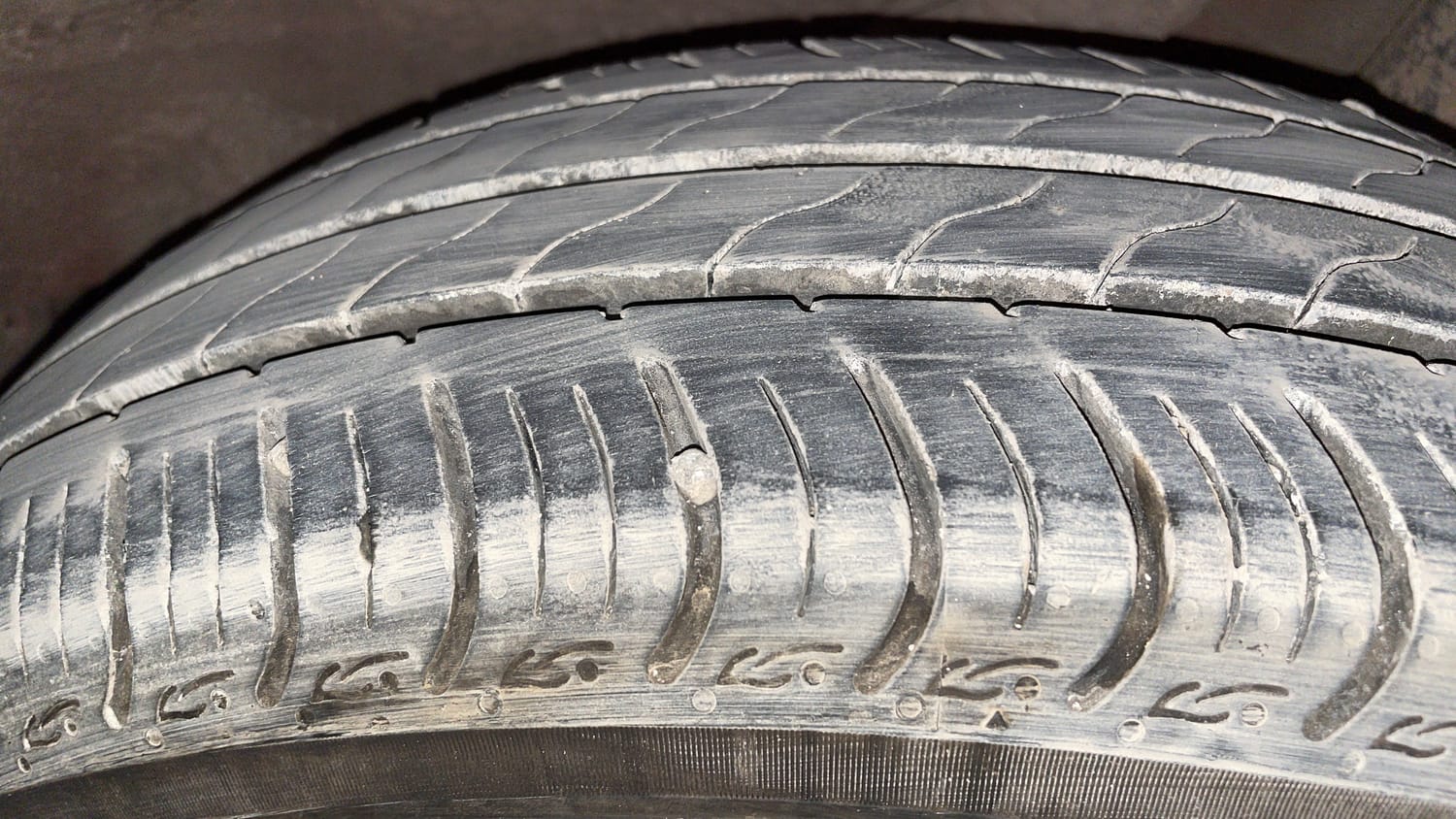 Used 2019 Honda Amaze 1.2 V CVT Petrol Petrol Automatic tyres LEFT REAR TYRE TREAD VIEW