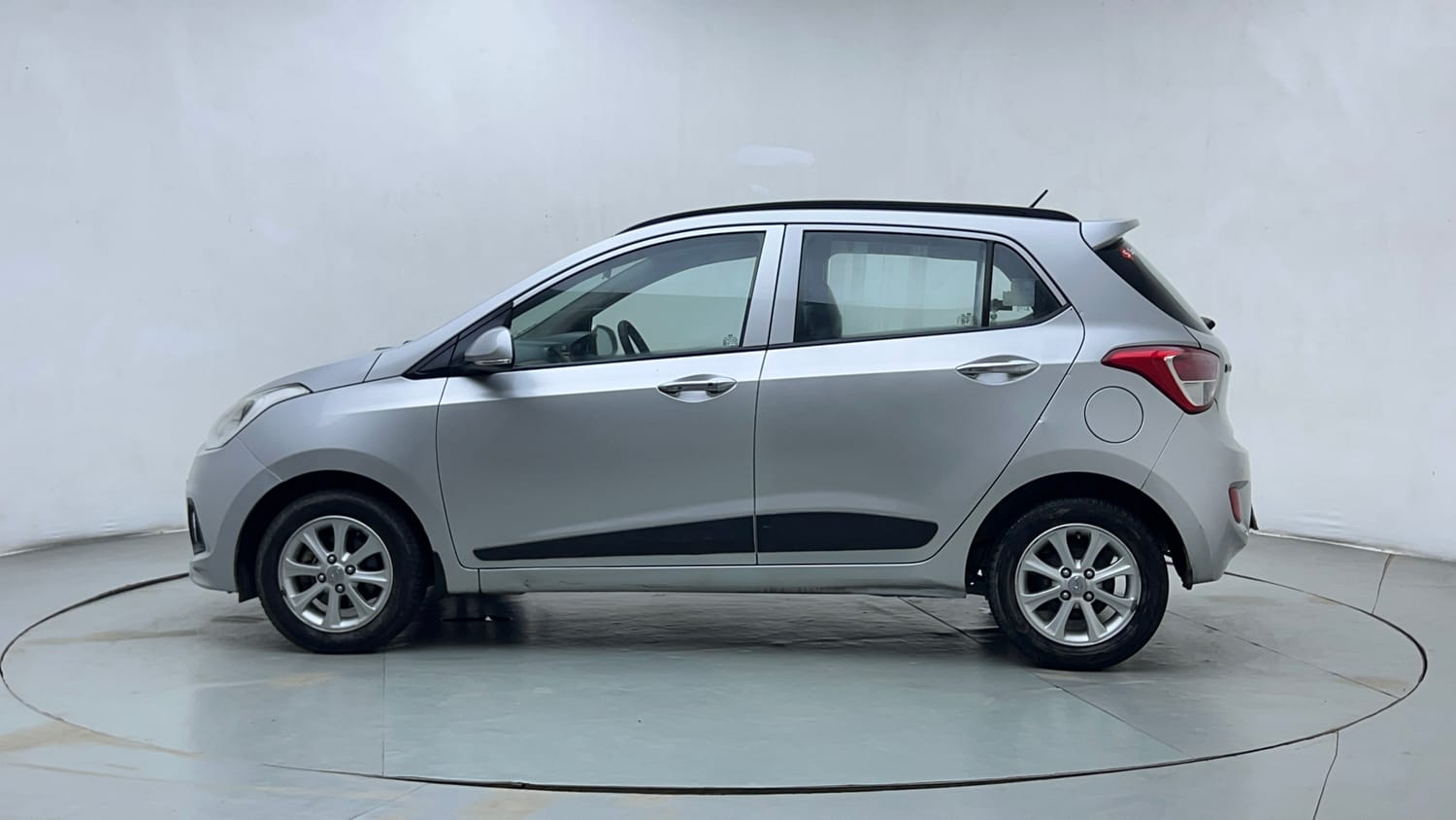 Used 2015 Hyundai Grand i10 Asta AT 1.2 Kappa VTVT Petrol Automatic exterior LEFT SIDE VIEW