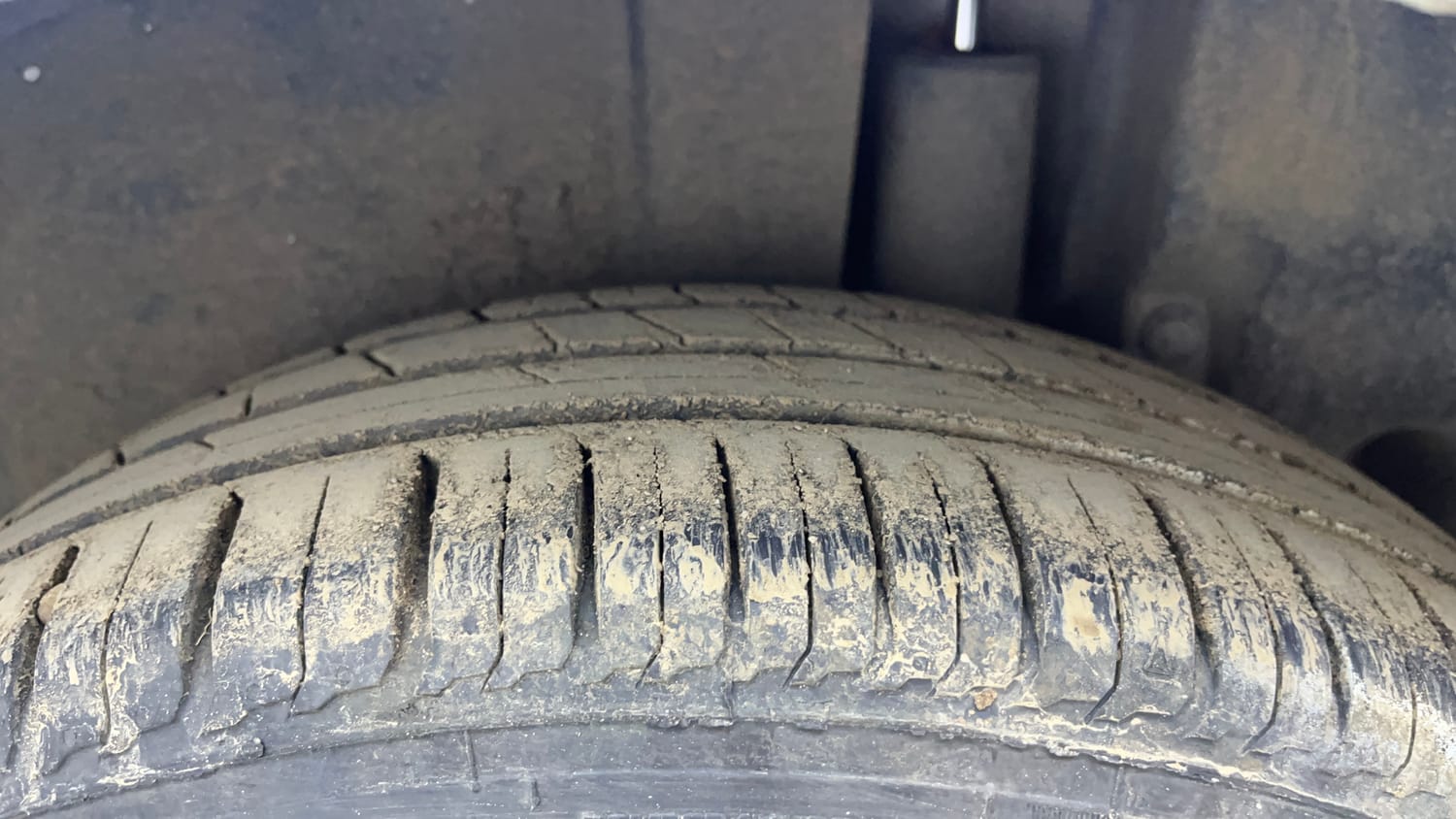 Used 2014 Maruti Suzuki Ertiga Vxi Petrol Manual tyres LEFT REAR TYRE TREAD VIEW