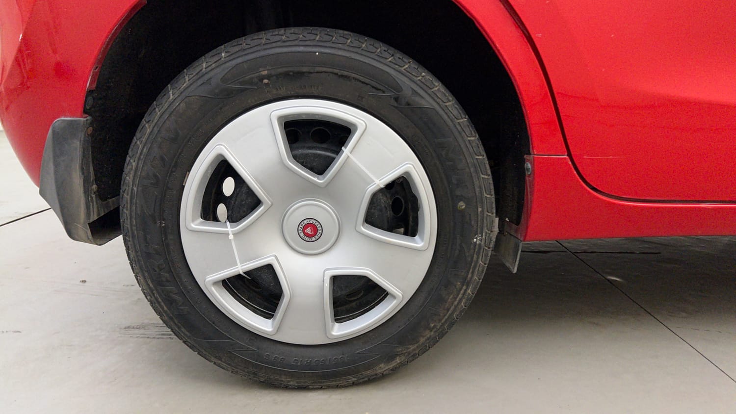Used 2018 Maruti Suzuki Baleno Delta 1.2 AT Petrol Automatic tyres RIGHT REAR TYRE RIM VIEW