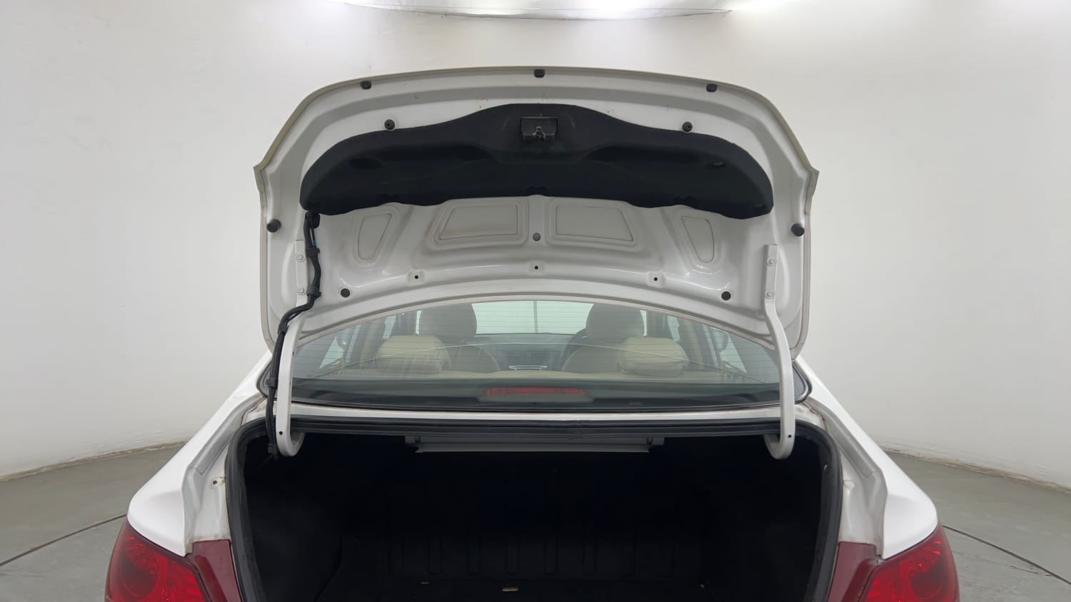 Used 2015 Hyundai Verna Fluidic 1.6 VTVT SX Petrol Manual interior DICKY DOOR OPEN VIEW