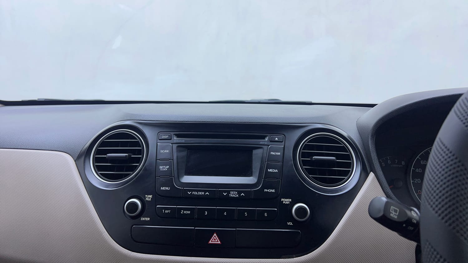 Used 2015 Hyundai Grand i10 Asta AT 1.2 Kappa VTVT Petrol Automatic top_features Integrated (in-dash) music system