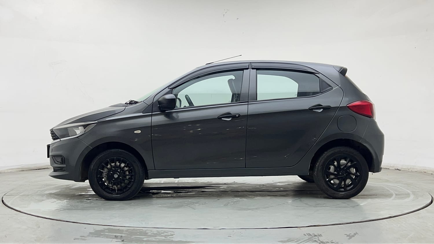 Used 2022 Tata Tiago XE Petrol Manual exterior LEFT SIDE VIEW