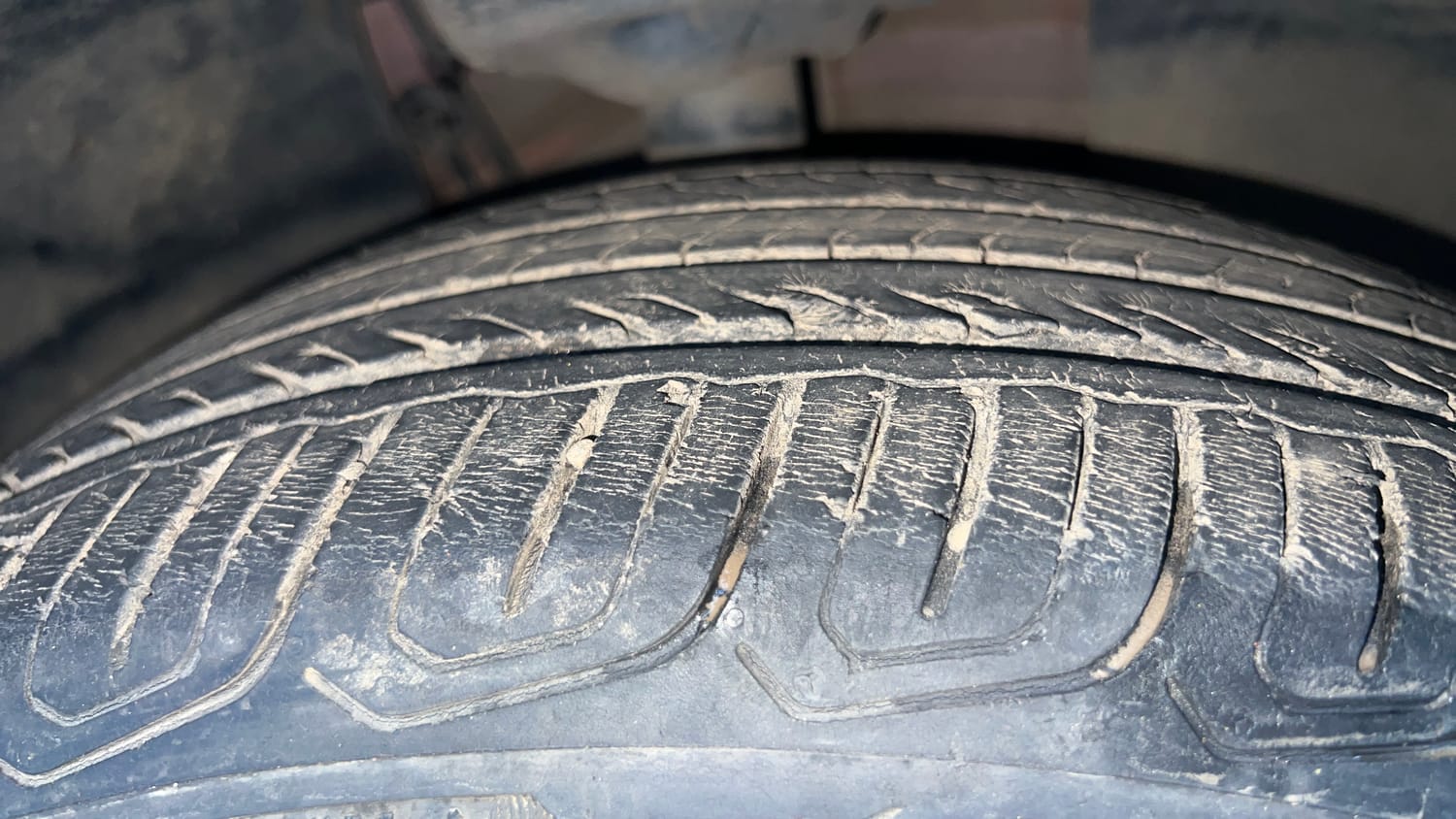 Used 2022 Volkswagen Taigun Topline 1.0 TSI AT Petrol Automatic tyres RIGHT FRONT TYRE TREAD VIEW