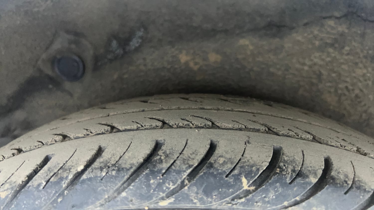 Used 2012 Hyundai i10 Sportz 1.2 AT Kappa2 Petrol Automatic tyres RIGHT REAR TYRE TREAD VIEW