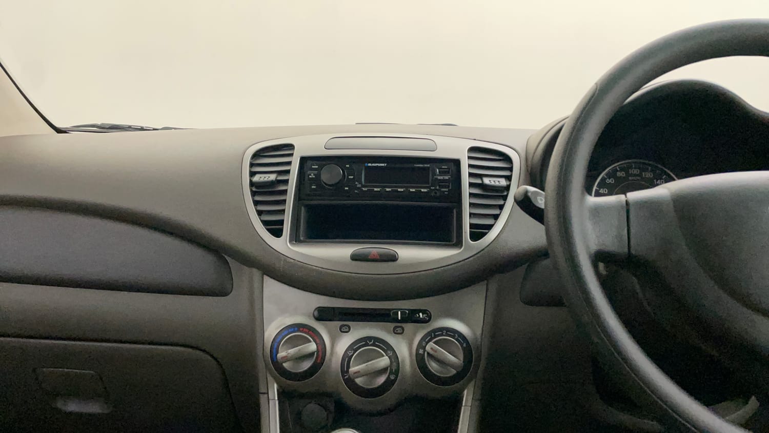 Used 2013 Hyundai i10 Magna 1.2 Kappa2 Petrol Manual interior MUSIC SYSTEM & AC CONTROL VIEW