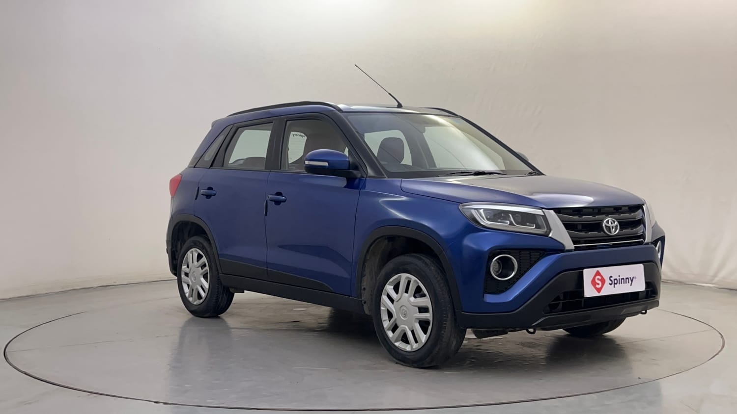 Used 2022 Toyota Urban Cruiser Mid Grade MT Petrol Manual exterior RIGHT FRONT CORNER VIEW