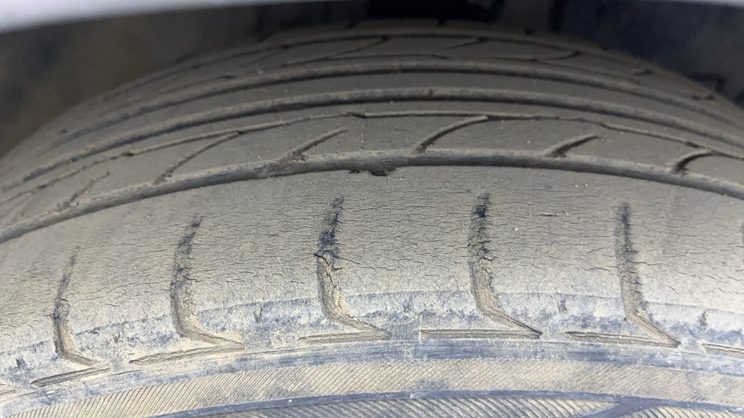 Used 2011 Honda City 1.5 V AT Petrol Automatic tyres RIGHT FRONT TYRE TREAD VIEW