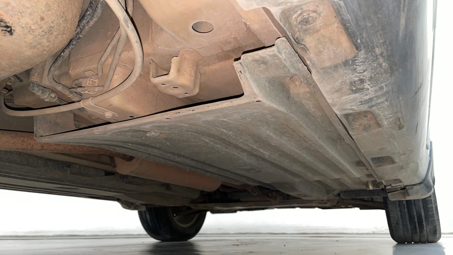 Used 2021 Maruti Suzuki Vitara Brezza ZXi AT SHVS Petrol Automatic extra REAR RIGHT UNDERBODY VIEW