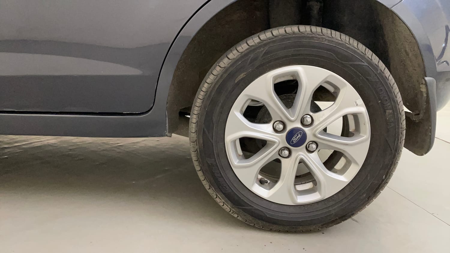 Used 2013 Ford Figo Duratec Petrol ZXI 1.2 Petrol Manual tyres LEFT REAR TYRE RIM VIEW