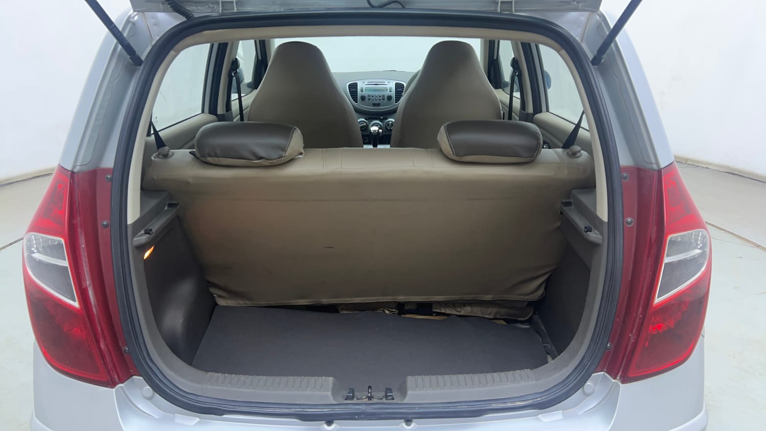 Used 2012 Hyundai i10 Sportz 1.2 AT Kappa2 Petrol Automatic interior DICKY INSIDE VIEW