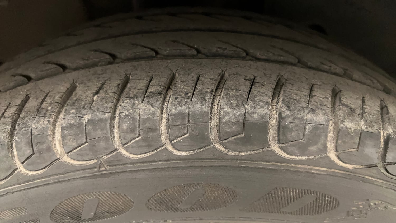 Used 2016 Tata Tiago Revotron XT Petrol Manual tyres RIGHT REAR TYRE TREAD VIEW