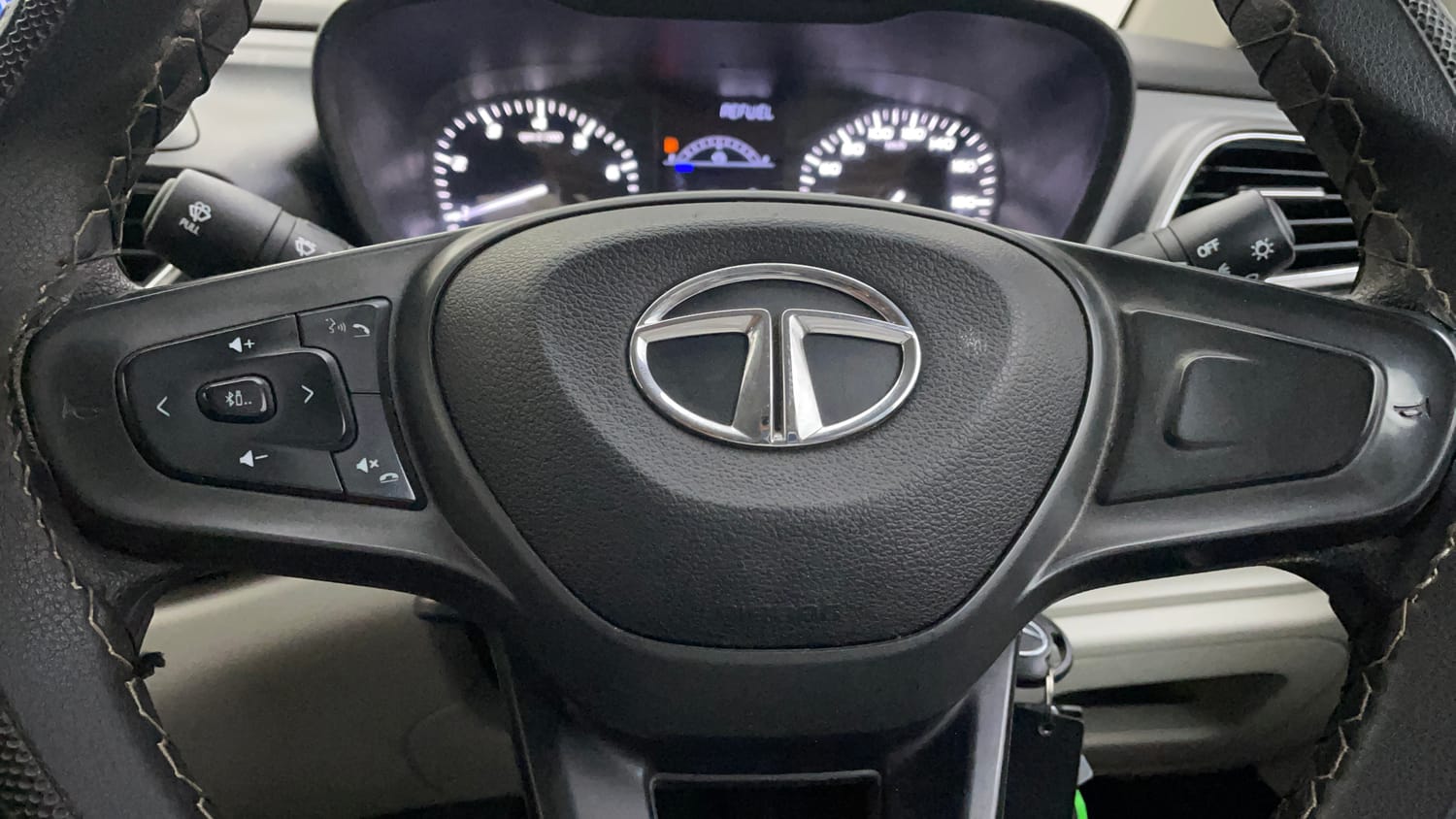 Used 2021 Tata Altroz XM Plus Petrol Petrol Manual top_features Steering mounted controls