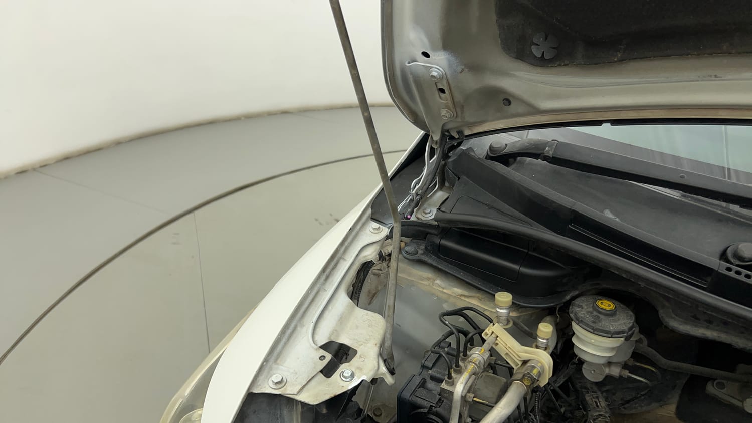 Used 2016 Honda Jazz V Petrol Petrol Manual engine ENGINE RIGHT SIDE HINGE & APRON VIEW