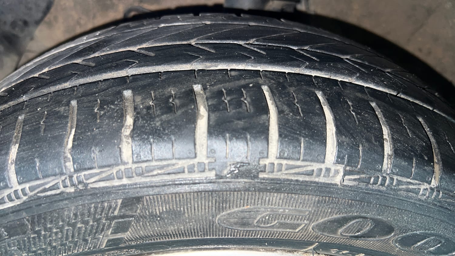Used 2016 Hyundai Grand i10 Asta AT 1.2 Kappa VTVT (O) Petrol Automatic tyres LEFT FRONT TYRE TREAD VIEW
