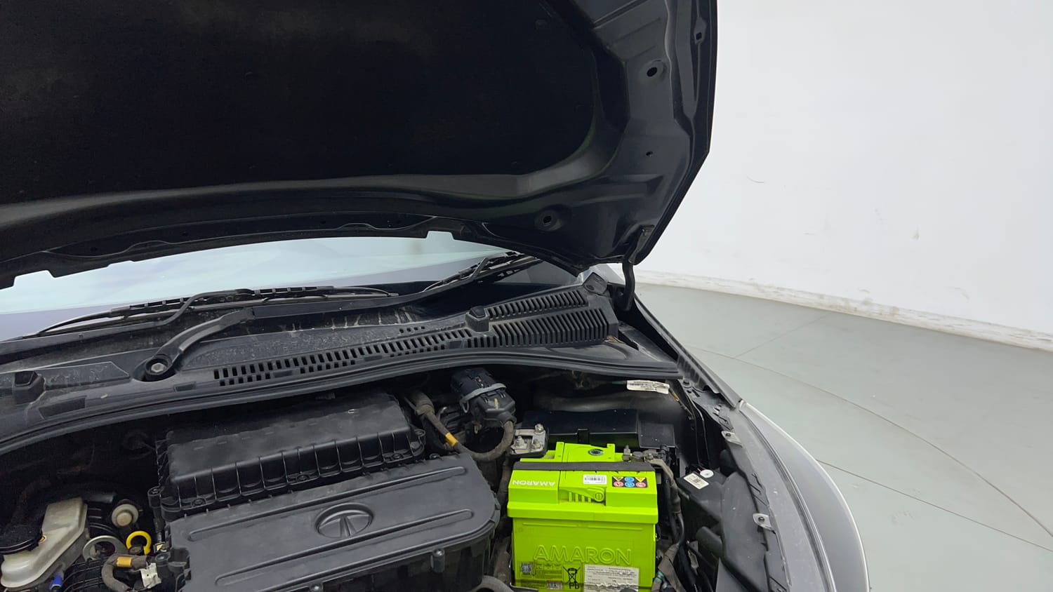 Used 2020 Tata Tiago XZ Plus Petrol Manual engine ENGINE LEFT SIDE HINGE & APRON VIEW