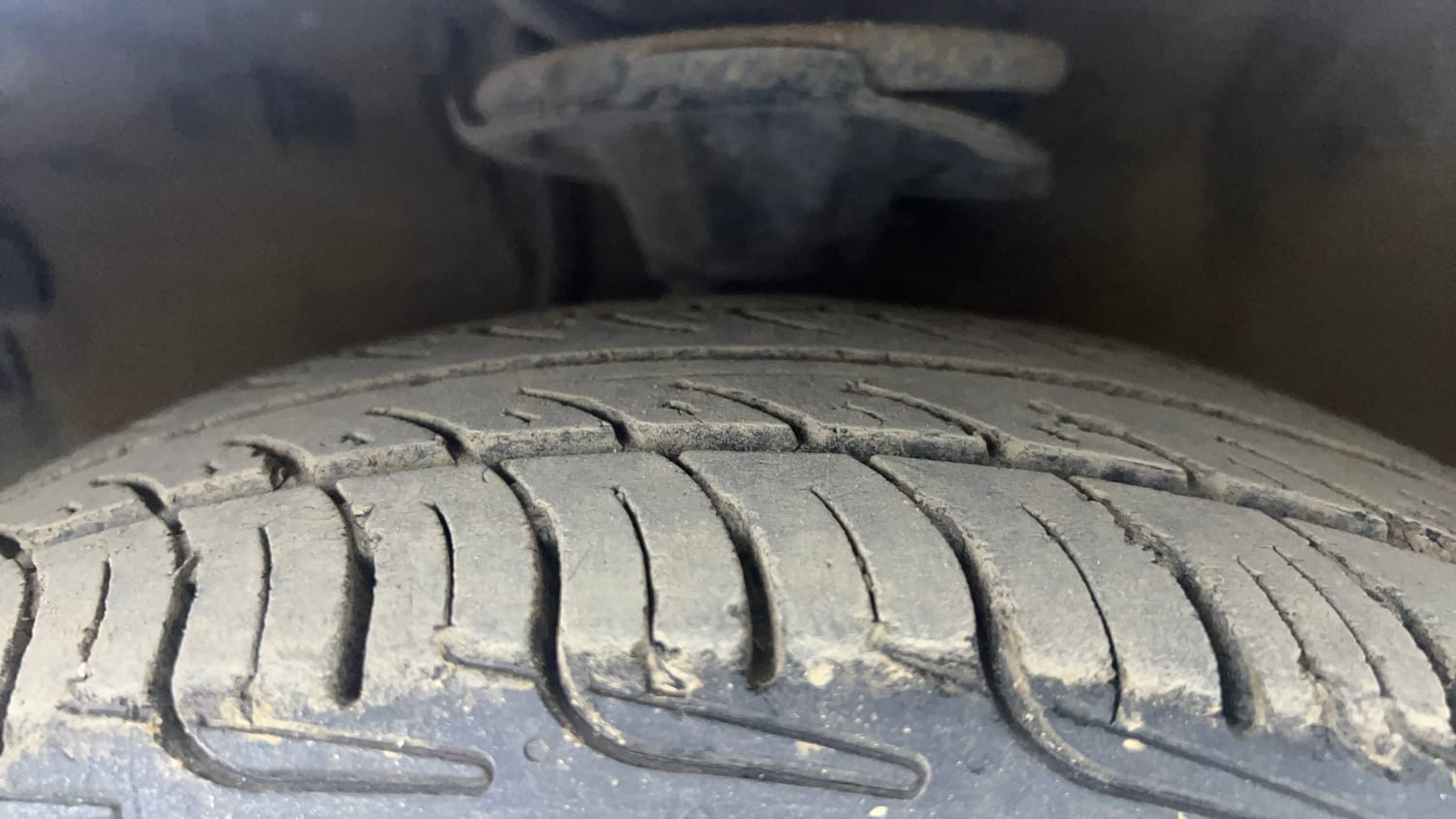 Used 2012 Hyundai i10 Sportz 1.2 AT Kappa2 Petrol Automatic tyres LEFT FRONT TYRE TREAD VIEW