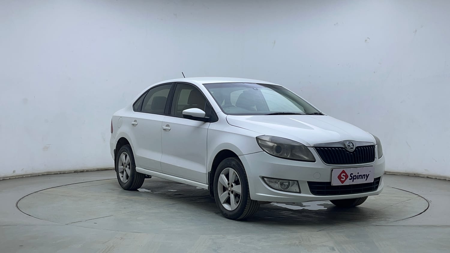 Used 2016 Skoda Rapid 1.5 TDI CR Style Plus AT Diesel Automatic exterior RIGHT FRONT CORNER VIEW