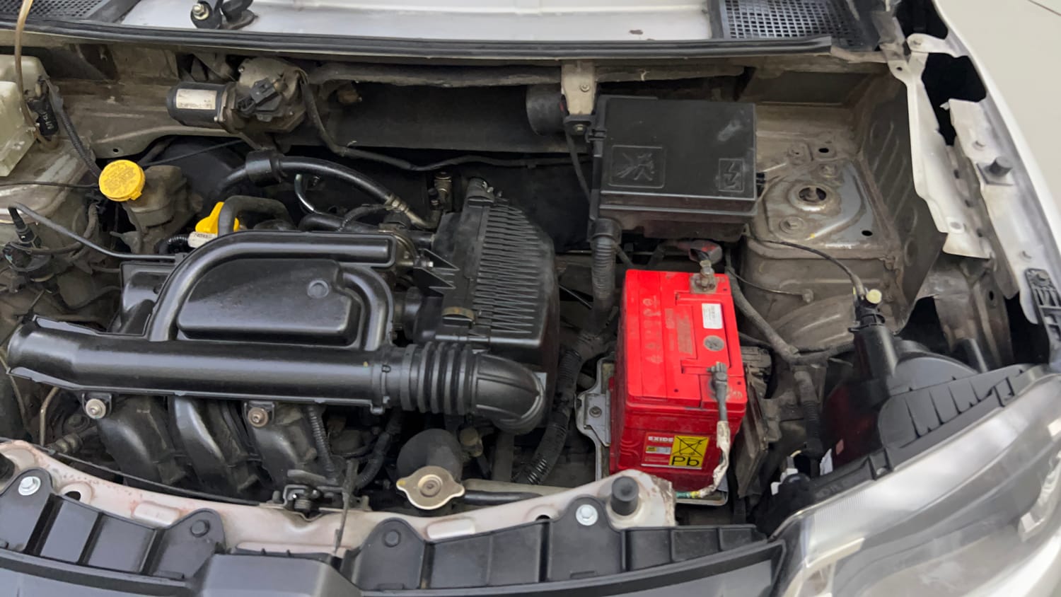 Used 2016 Renault Kwid RXT Petrol Manual engine ENGINE LEFT SIDE VIEW