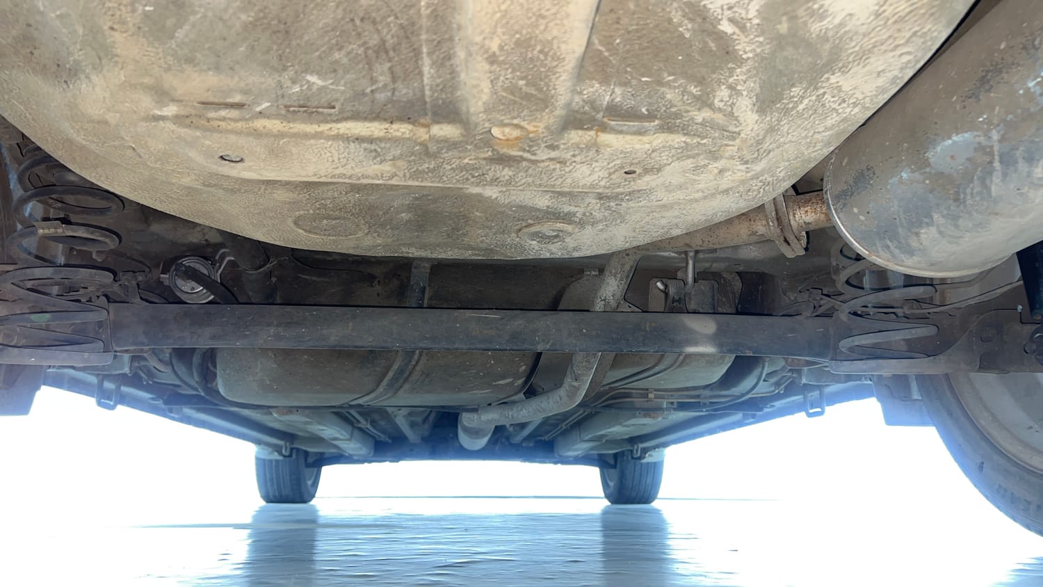 Used 2017 Maruti Suzuki Ciaz Alpha 1.4 AT Petrol Automatic extra REAR UNDERBODY VIEW (TAKEN FROM REAR)