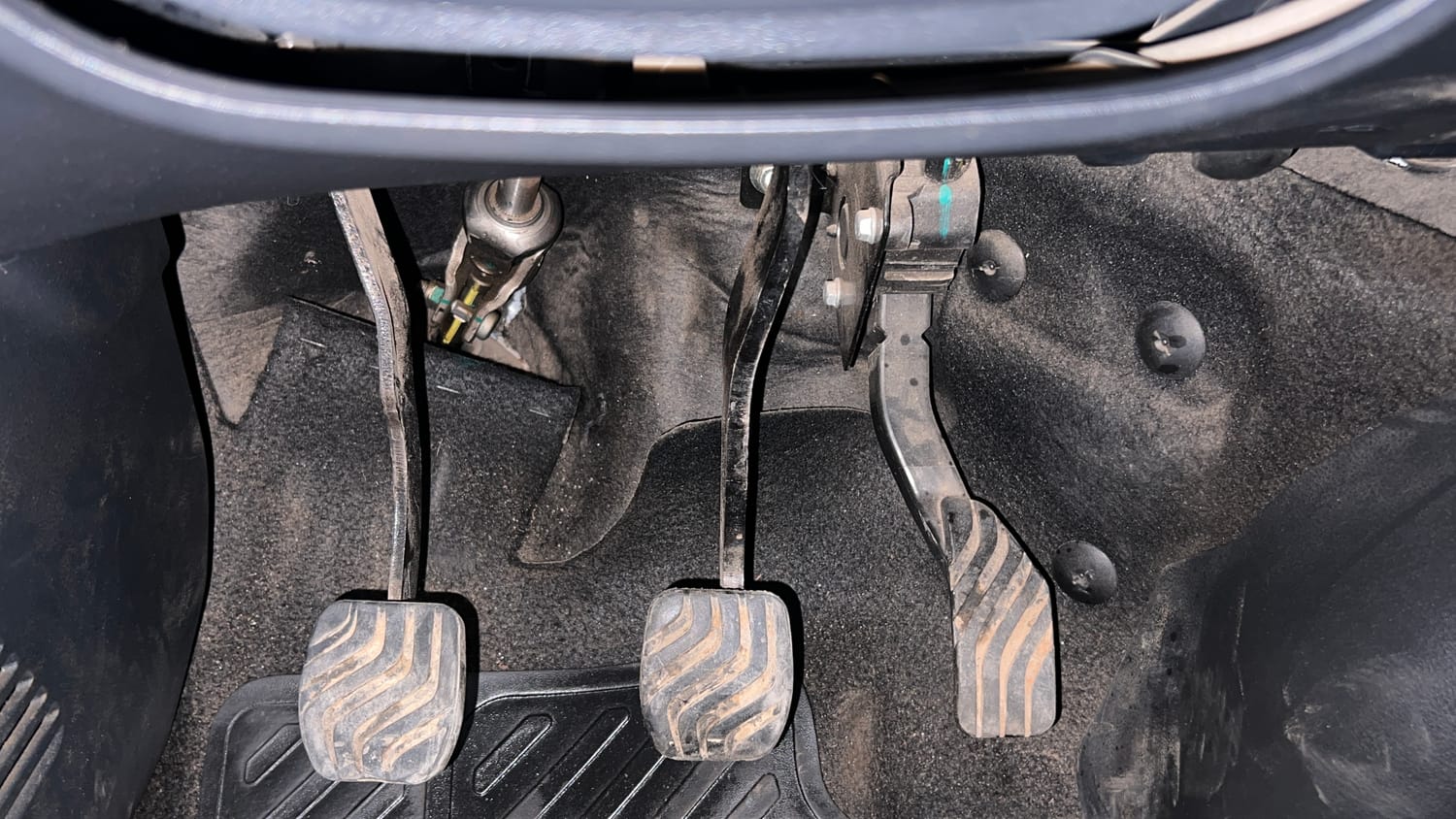 Used 2023 Nissan Magnite XV Petrol Manual interior PEDALS VIEW