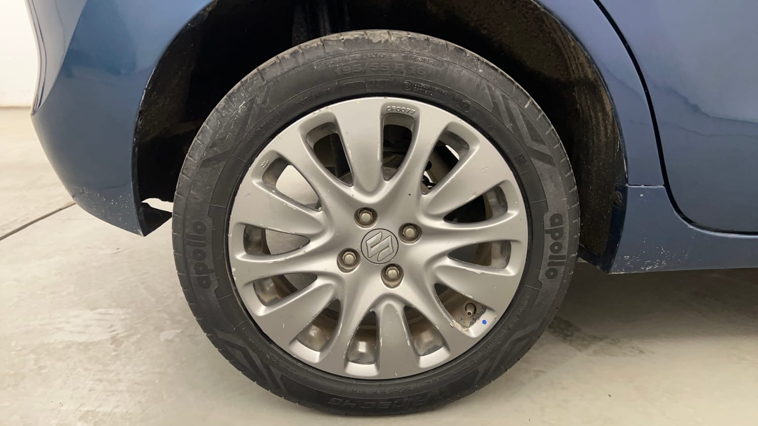Used 2016 null Petrol Manual tyres RIGHT REAR TYRE RIM VIEW