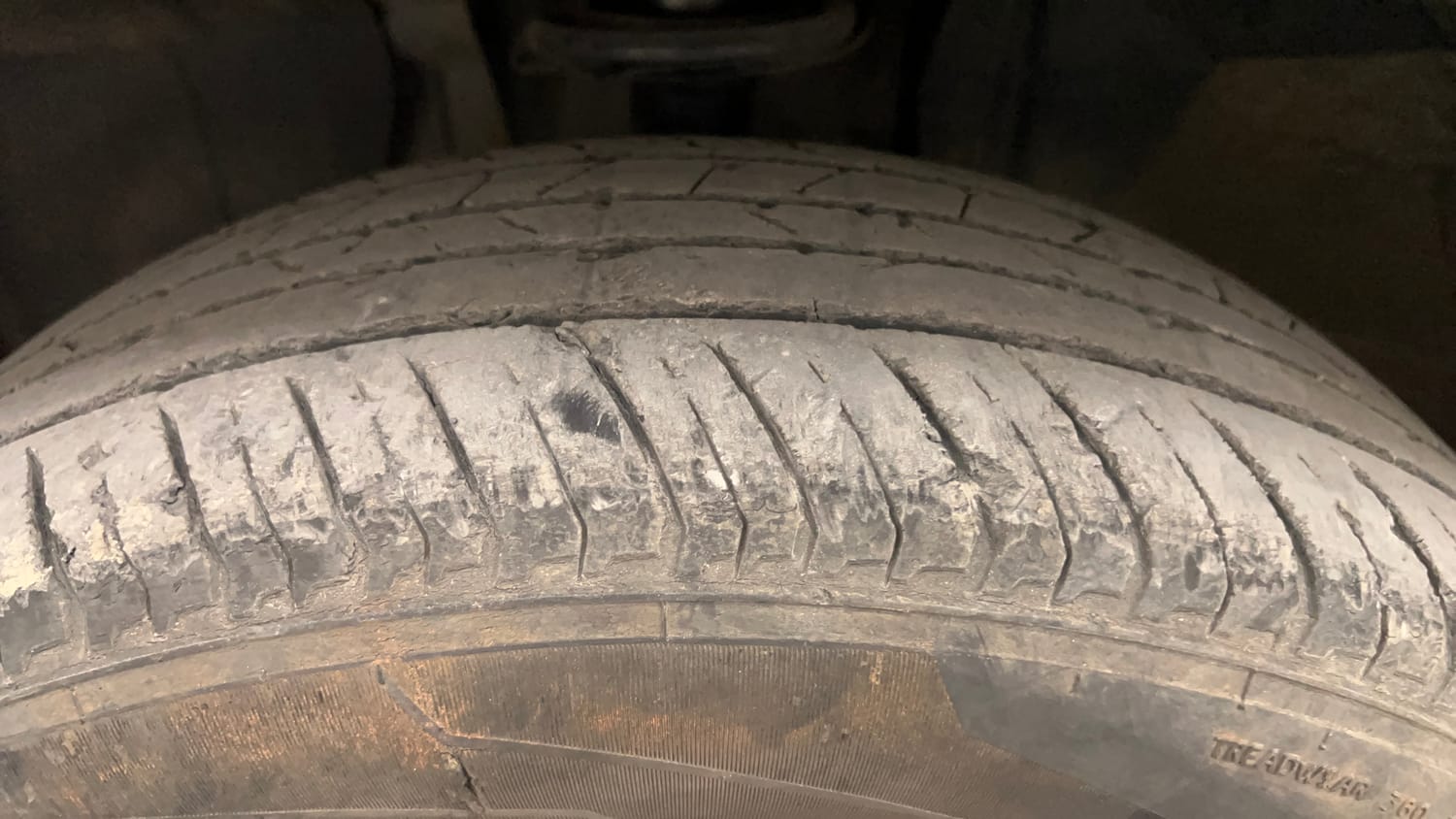 Used 2023 Nissan Magnite XV Petrol Manual tyres LEFT FRONT TYRE TREAD VIEW