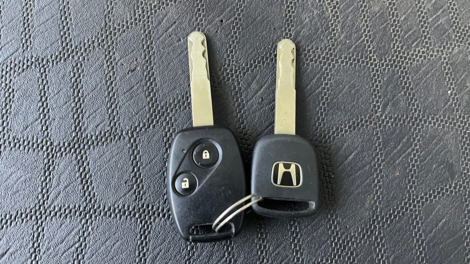 Used 2011 Honda City 1.5 V AT Petrol Automatic extra CAR KEY VIEW