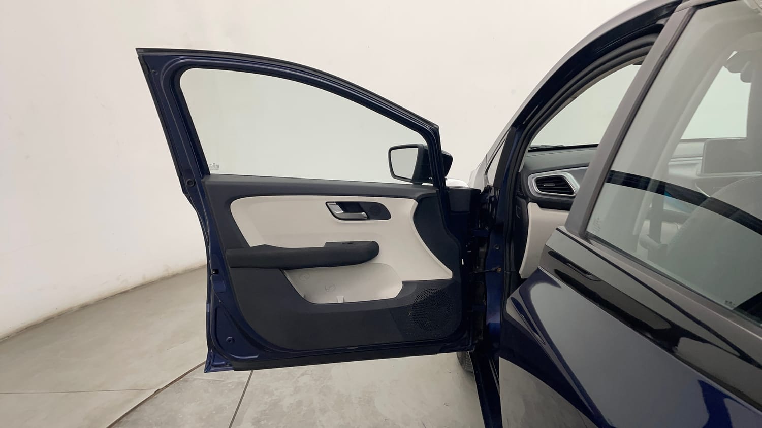 Used 2023 Tata Altroz XZ Plus Petrol Petrol Manual interior LEFT FRONT DOOR OPEN VIEW