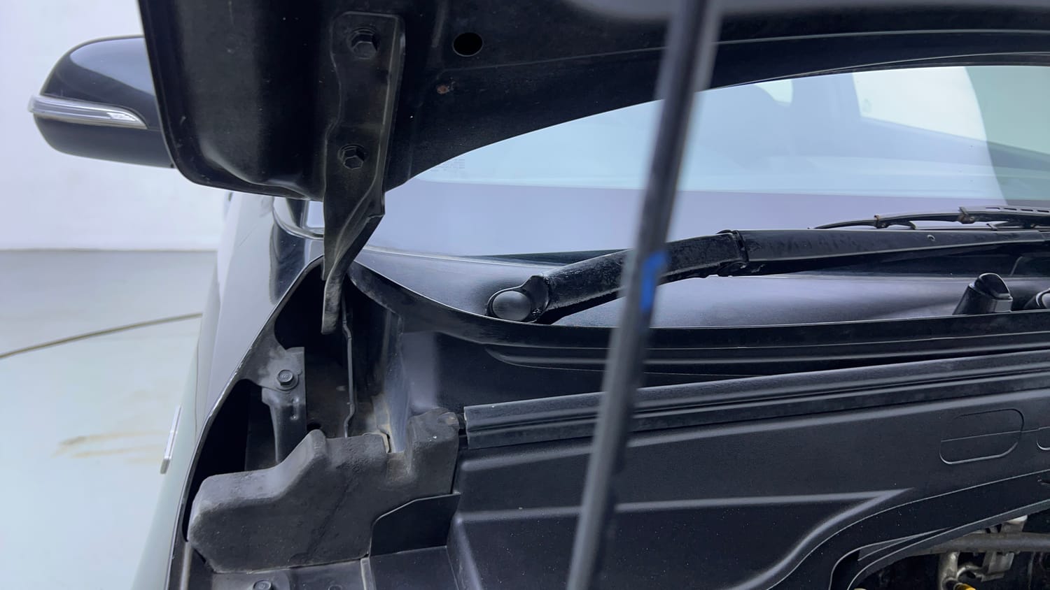 Used 2018 Hyundai Creta SX 1.6 AT Petrol Petrol Automatic engine ENGINE RIGHT SIDE HINGE & APRON VIEW